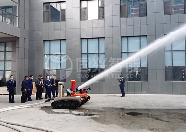 防爆消防滅火偵察機器人打水測試